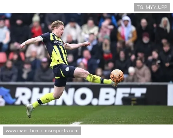 德布劳内连续横向带球创造射门角度，曼城火力点更活跃的魅力揭秘