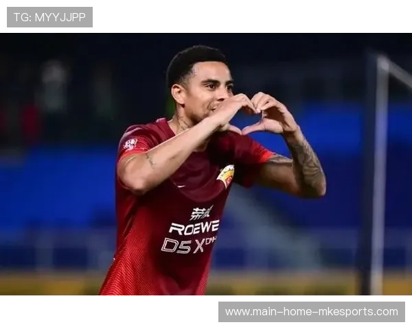 河南队古斯塔沃禁区内停球回做，后插上一脚推射偏出